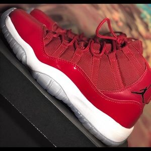 Air Jordan Retro 11 Win Like ‘96 “Gym Red” 💕.